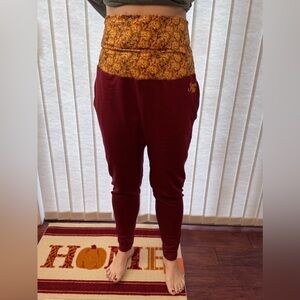 Stove top stuffing leggings Size Large